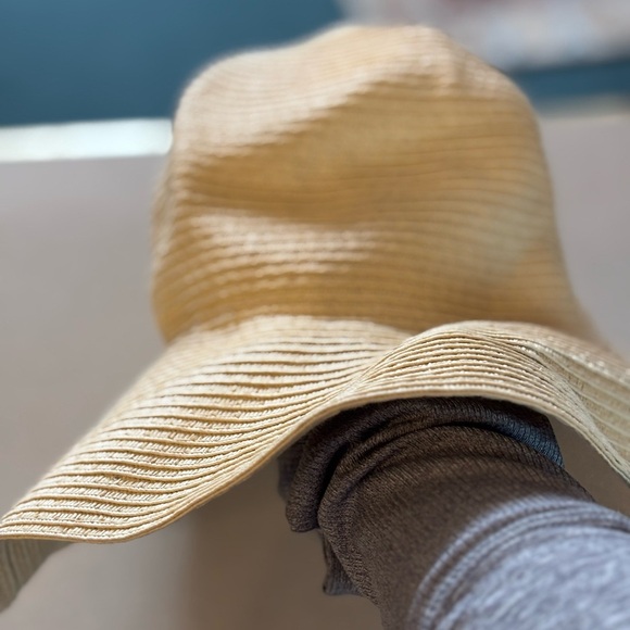 H&M Floppy Beach Sunhat - Picture 3 of 8